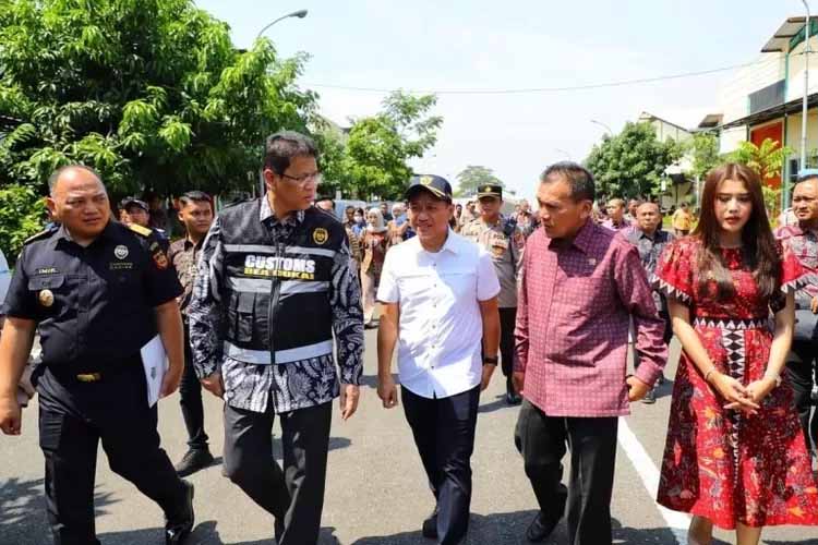 Menkeu Purbaya, Di Antara Asap Kretek dan Barang Selundupan