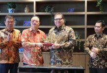 Resmikan Pabrik HSG Material di KEK Kendal, Airlangga Komit Tarik Investasi Manufaktur