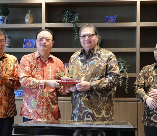Resmikan Pabrik HSG Material di KEK Kendal, Airlangga Komit Tarik Investasi Manufaktur